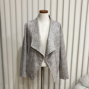 HYFVE faux suede leopard open front asymmetrical jacket blazer 4 pockets NWOT L